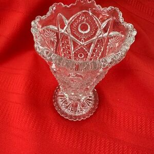 Vintage 1950’s Imperial Crystal Glass Vase. Daisy and Button design.